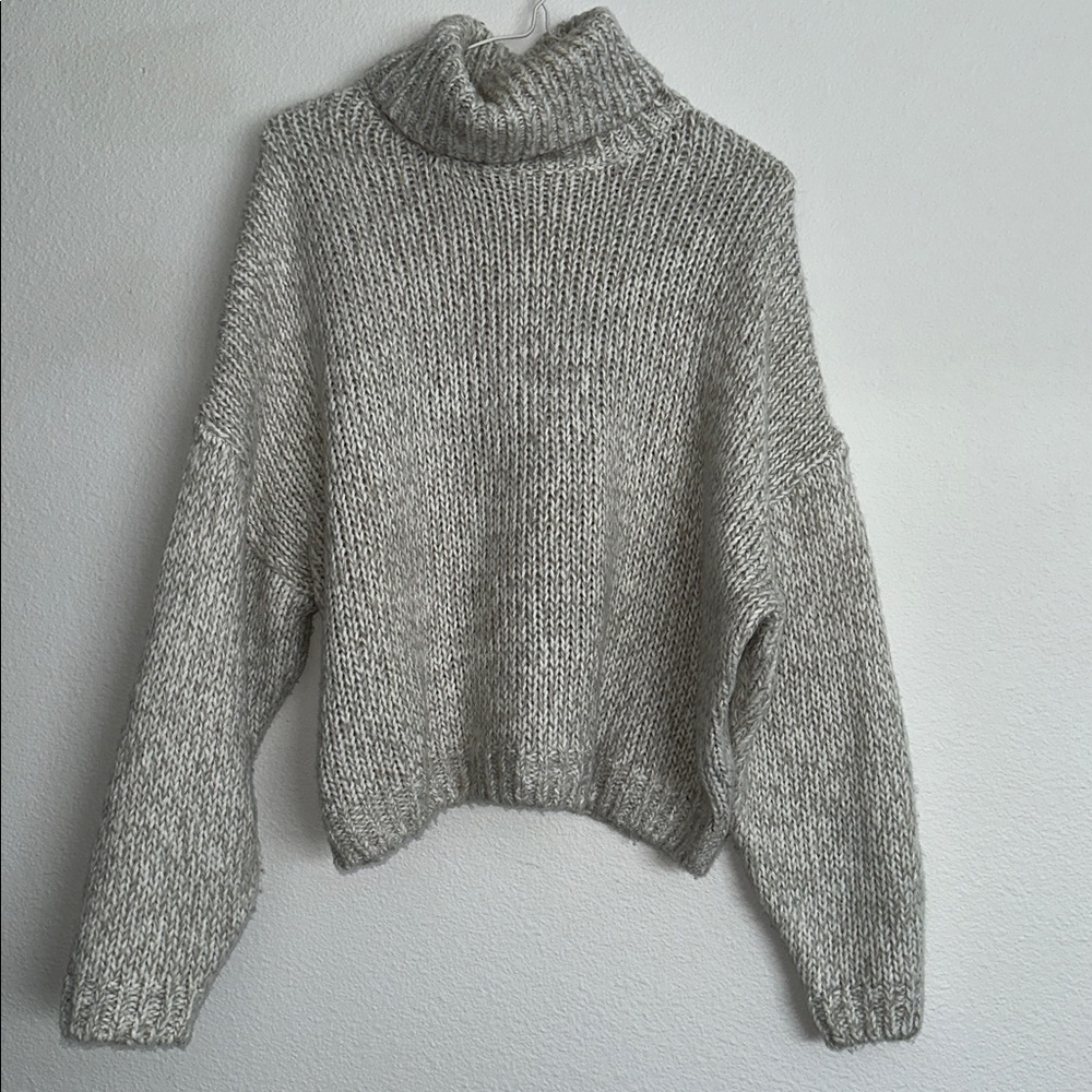H&M Gray Turtleneck Sweater